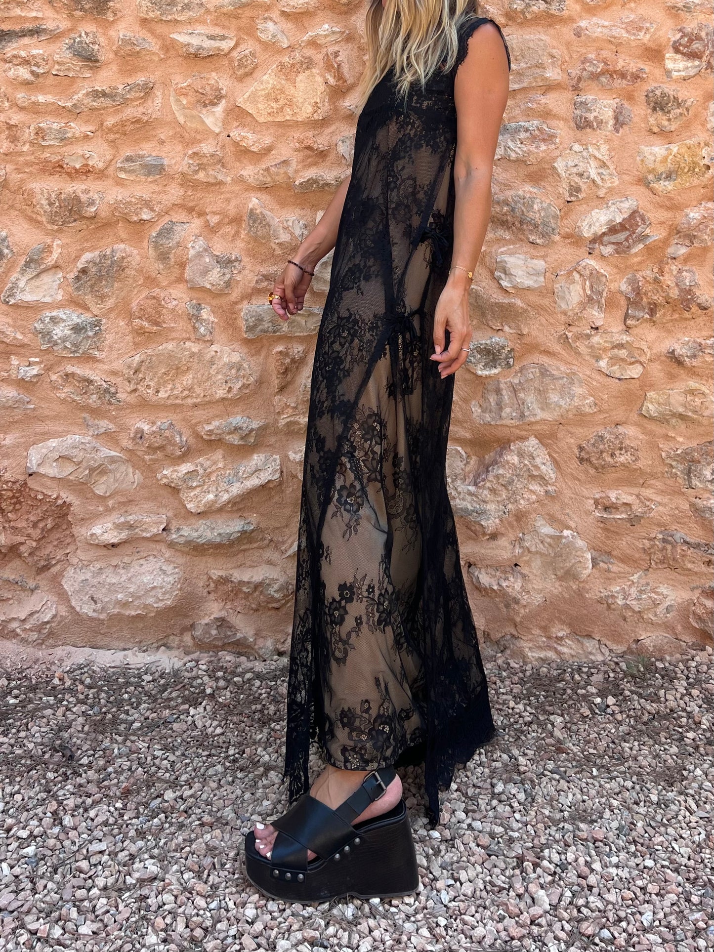 THE MIDSUMMER LACE SLIP DRESS {black}
