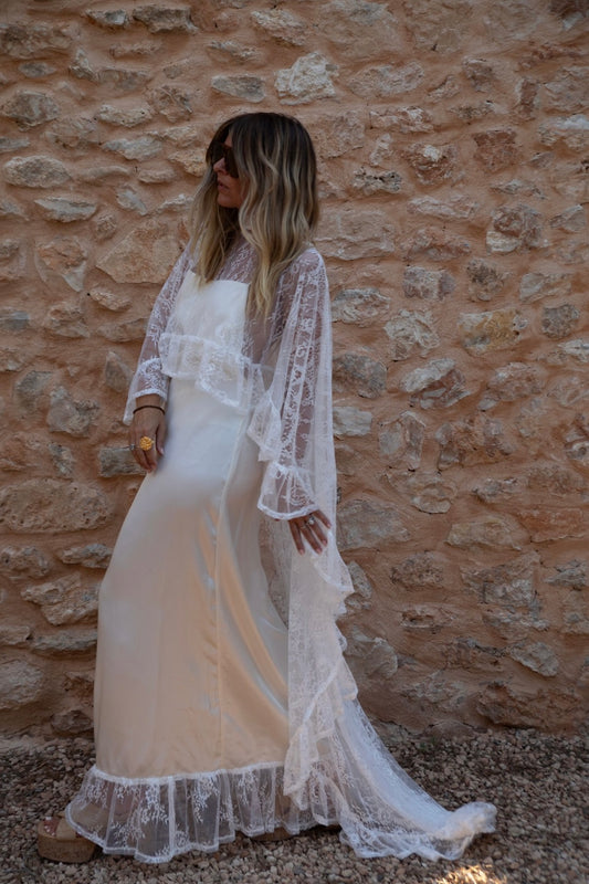 THE SUKI MAXI CAPE/DRESS onesize/white}