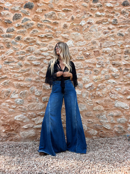 DALT VILA THE CROPPED CAPE