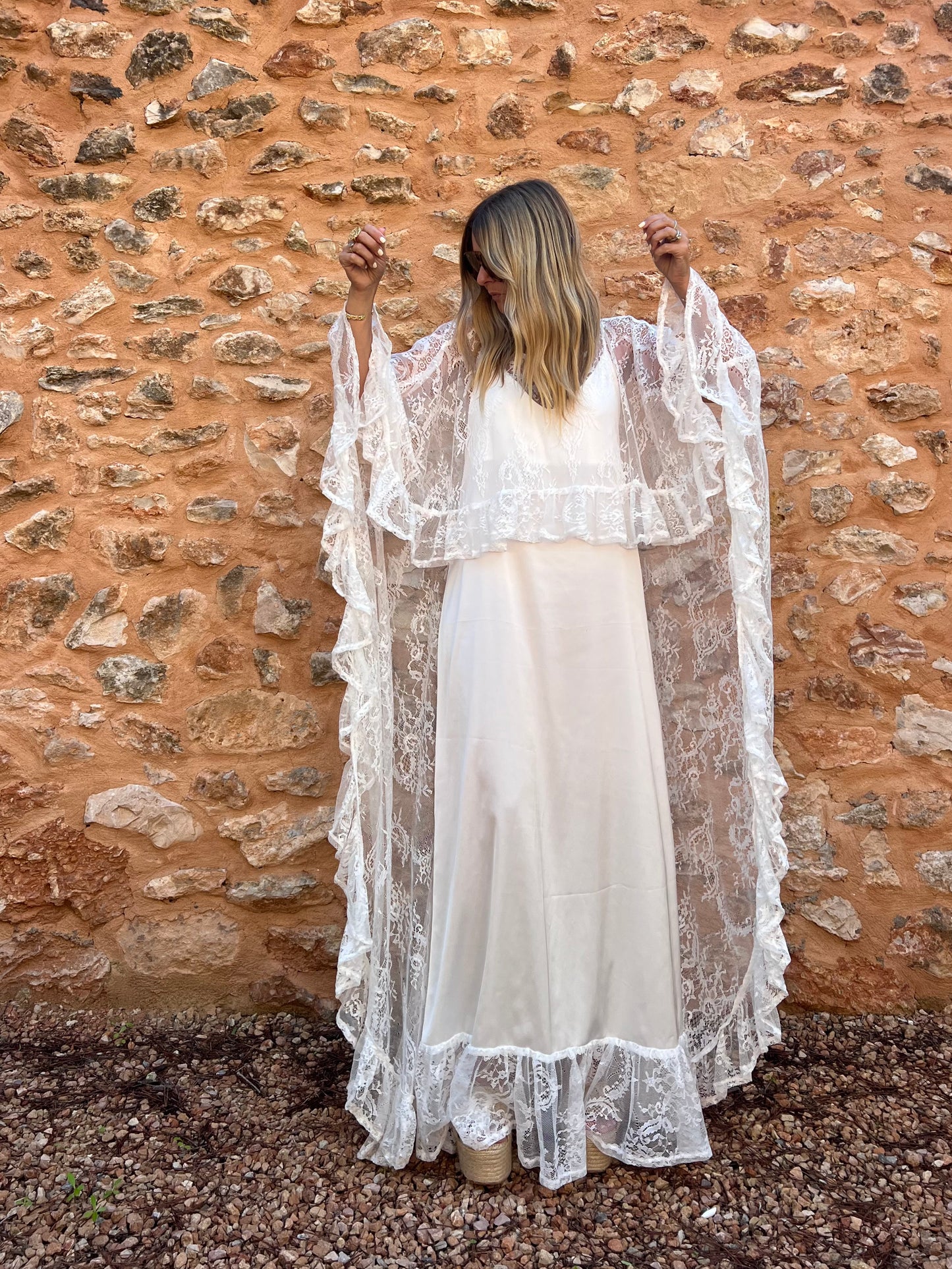 THE SUKI MAXI CAPE/DRESS onesize/white}