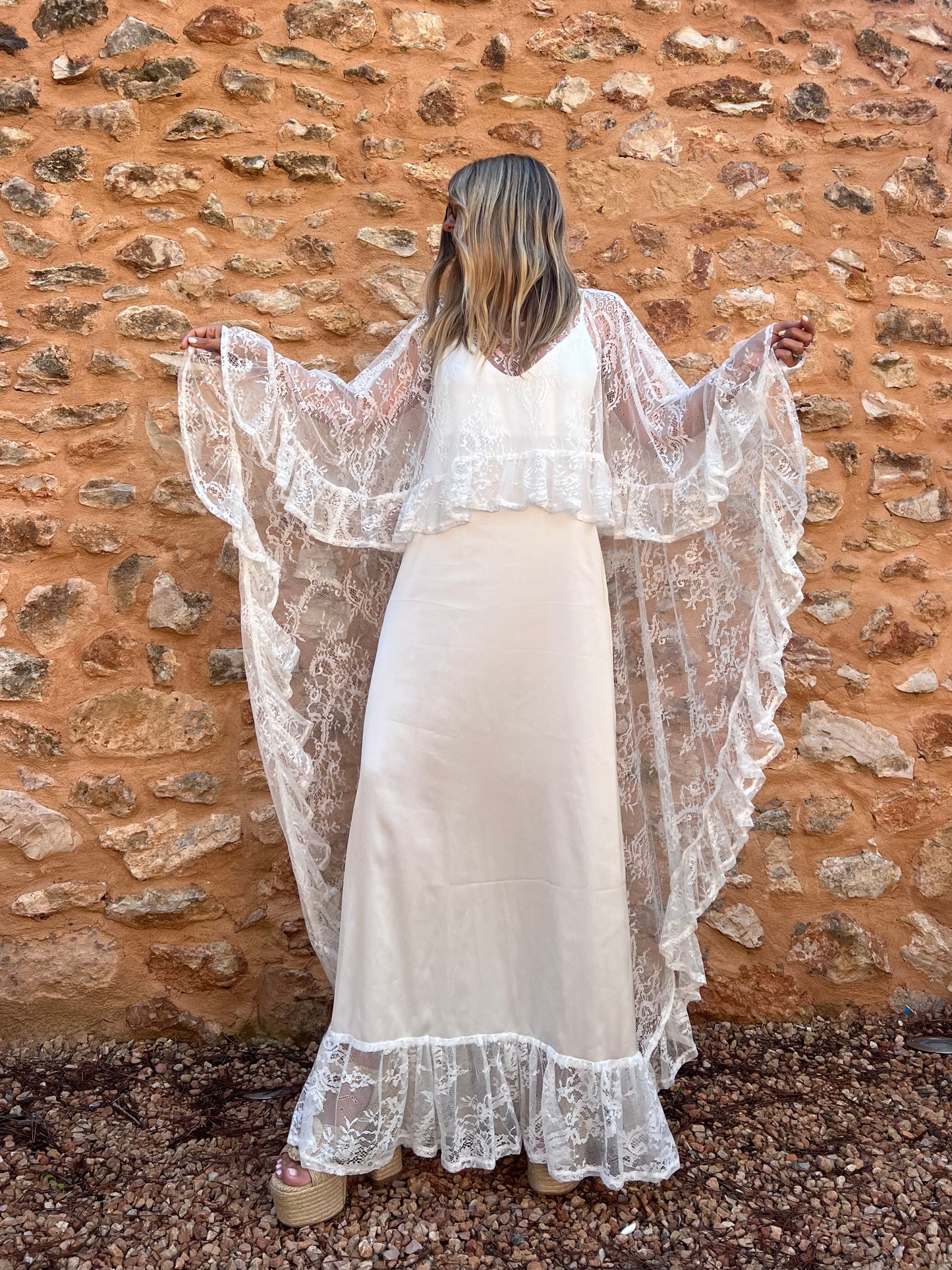 THE SUKI MAXI CAPE/DRESS onesize/white}