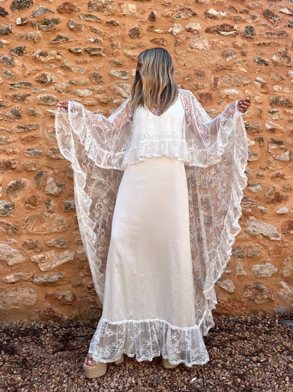 THE SUKI MAXI CAPE/DRESS onesize/white}