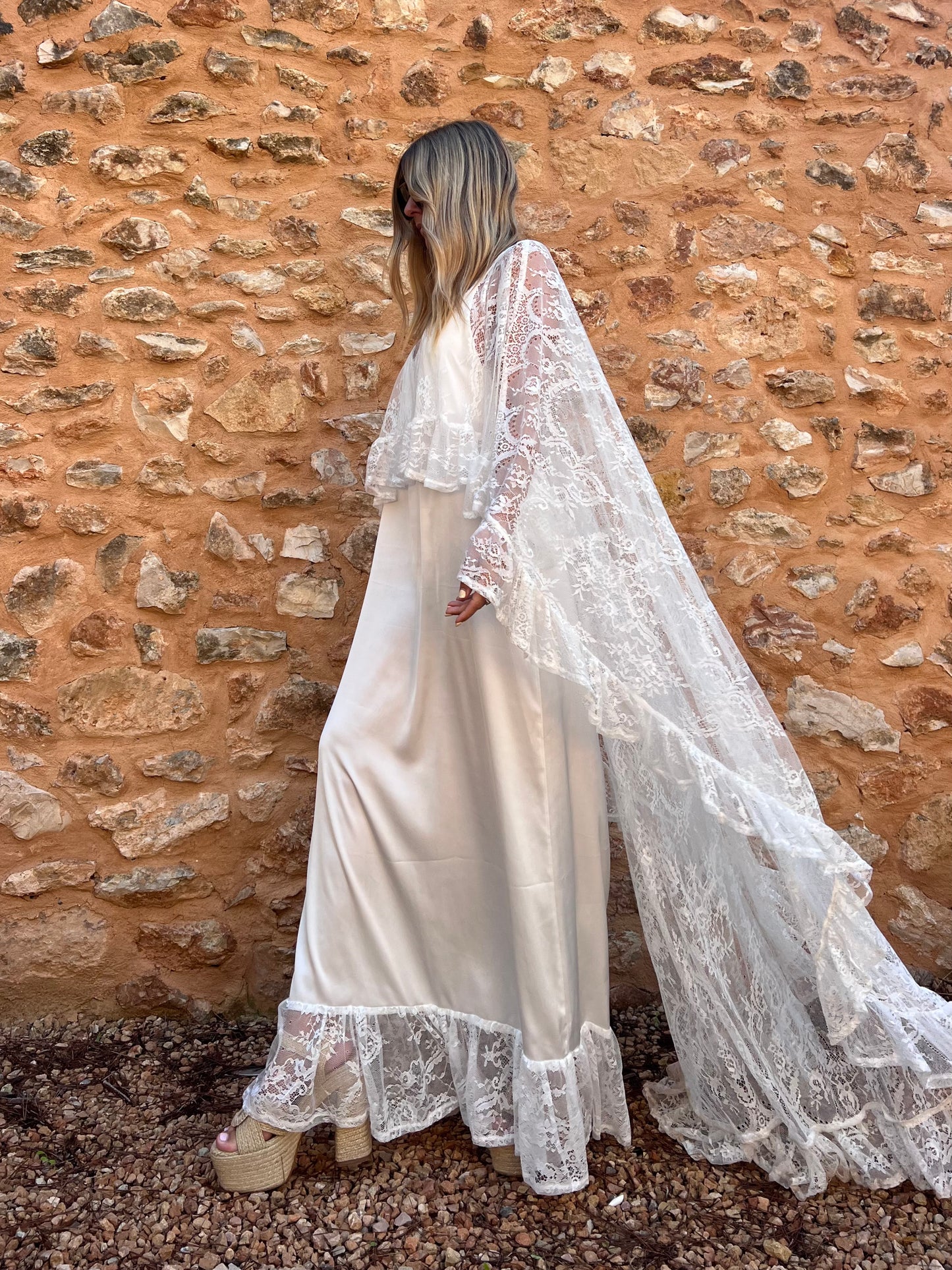 THE SUKI MAXI CAPE/DRESS onesize/white}
