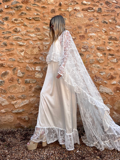 THE SUKI MAXI CAPE/DRESS onesize/white}