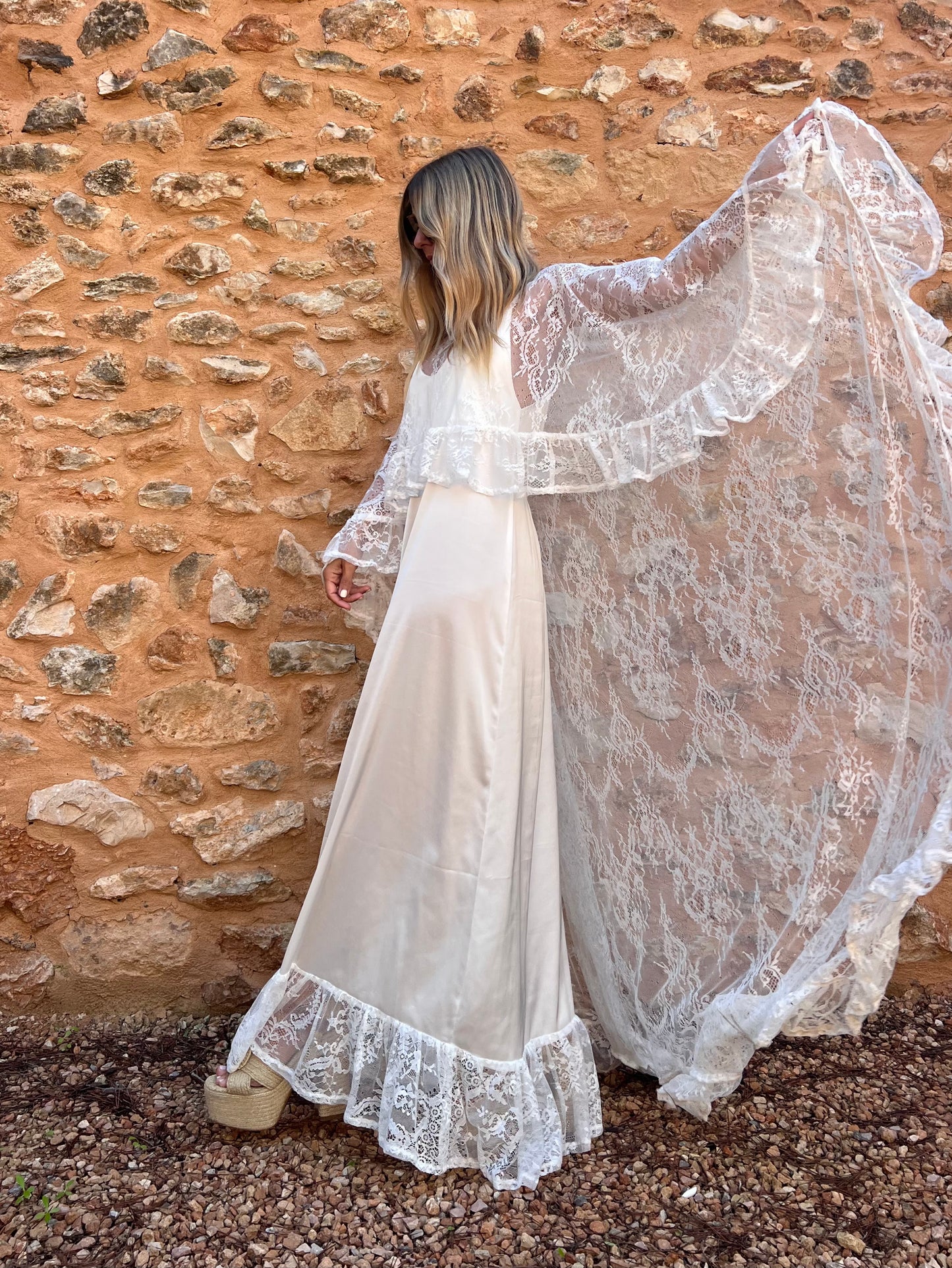 THE SUKI MAXI CAPE/DRESS onesize/white}