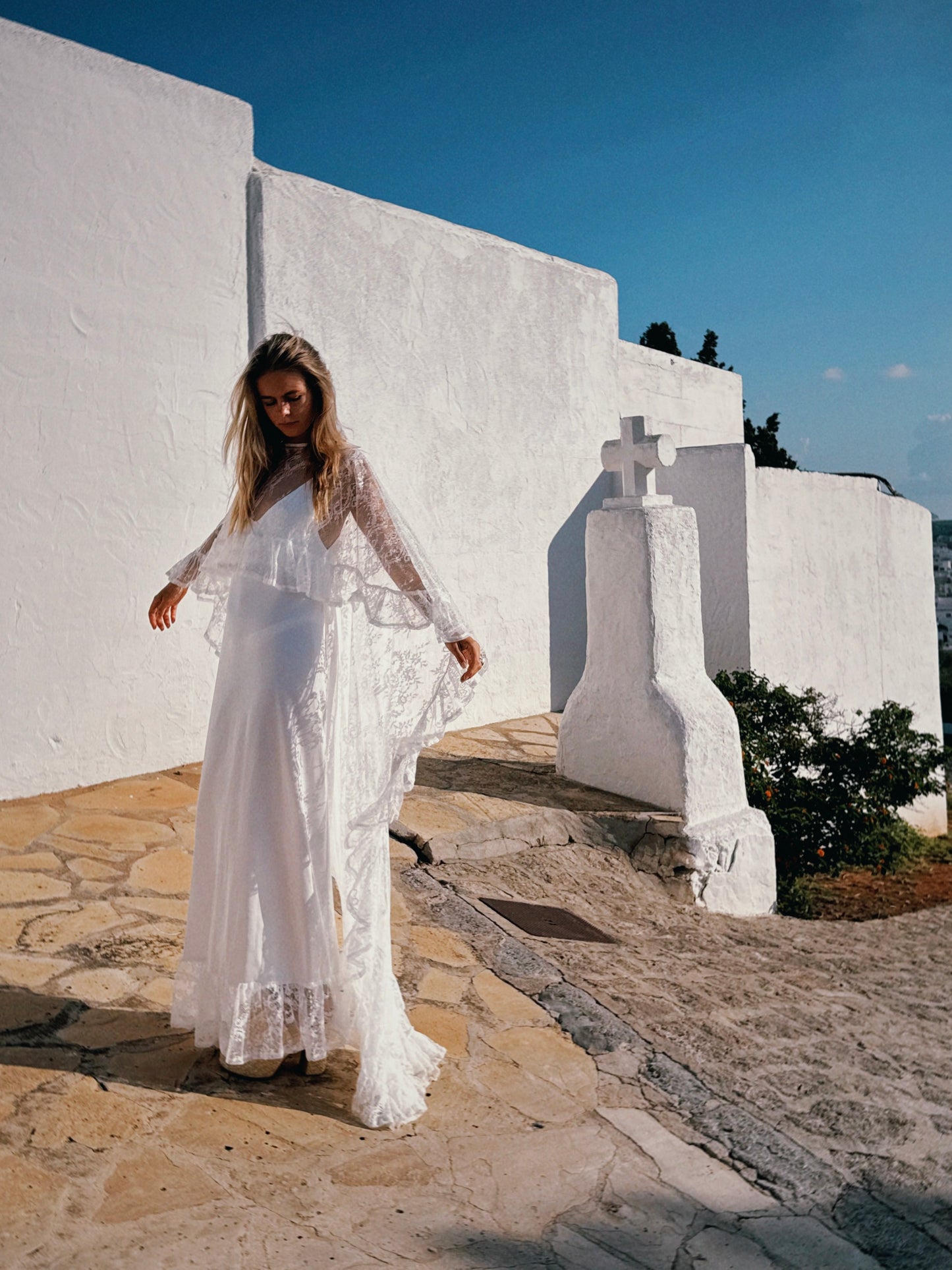 THE SUKI MAXI CAPE/DRESS onesize/white}